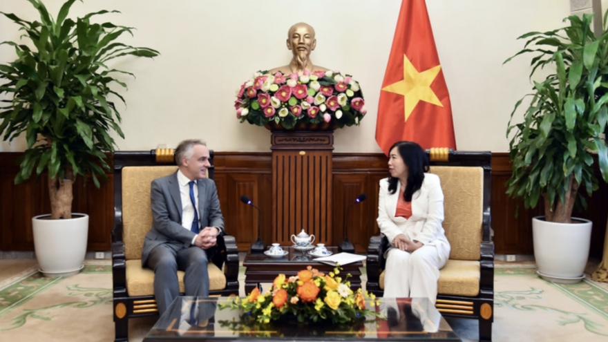 Deputy FM meets French official